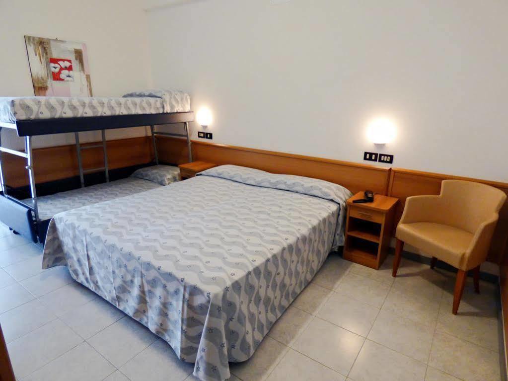 Hotel Sunset Rimini Eksteriør bilde
